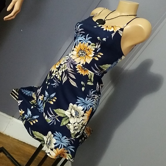 Stunning Sexy & Cute Floral Dress - Picture 2 of 8